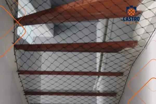 Rede-protecao-escada Redes bercarios Brinquedoteca